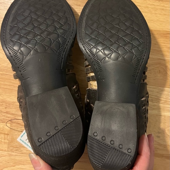 Very Volatile Charcoal Woven size 6 Distressed Carmine Leather Weave MSRP $110 - Picture 5 of 5